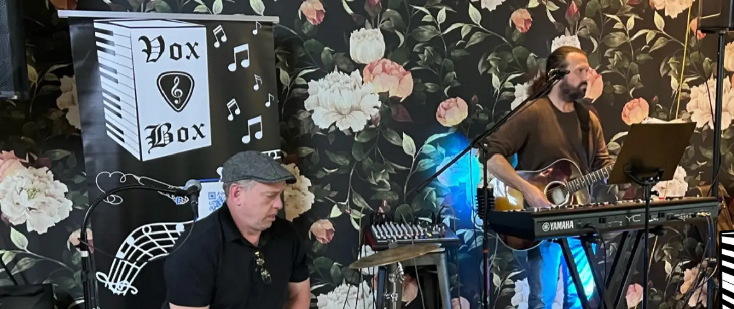 James Richard and Vox and Box Duo performing live